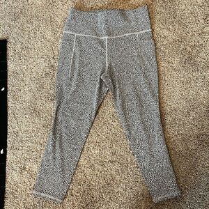 Athleta Salutation Stash Textured Tight Size L EUC